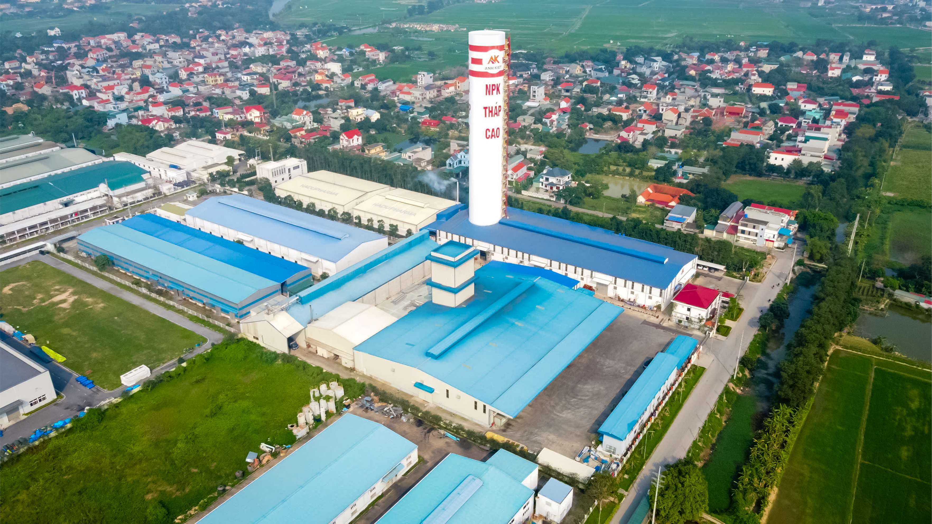 Nhà máy nhìn từ trên cao